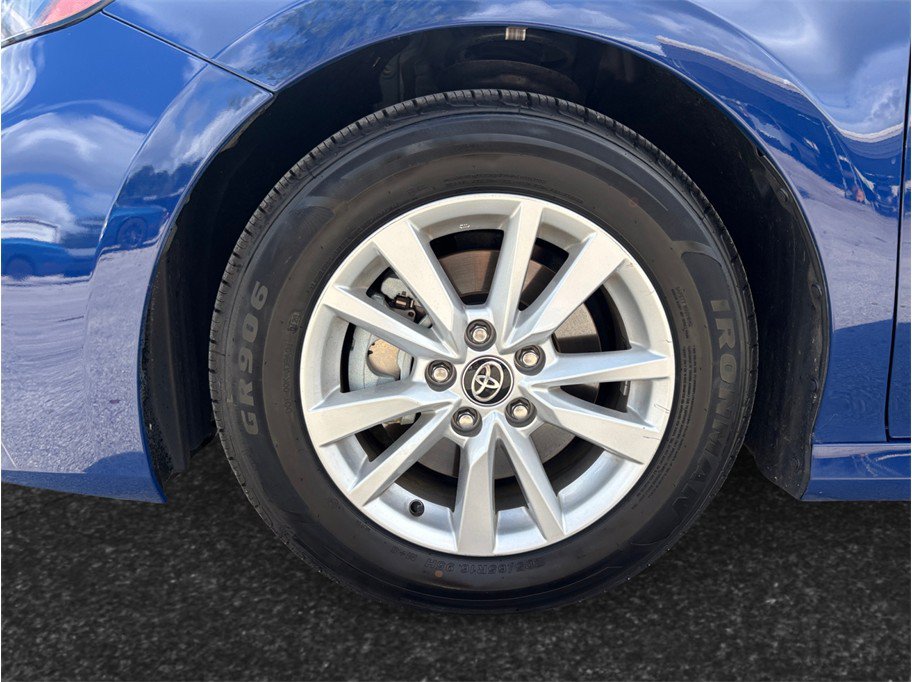 Used 2025 Toyota Camry LE w/ Convenience Package FWD image 13