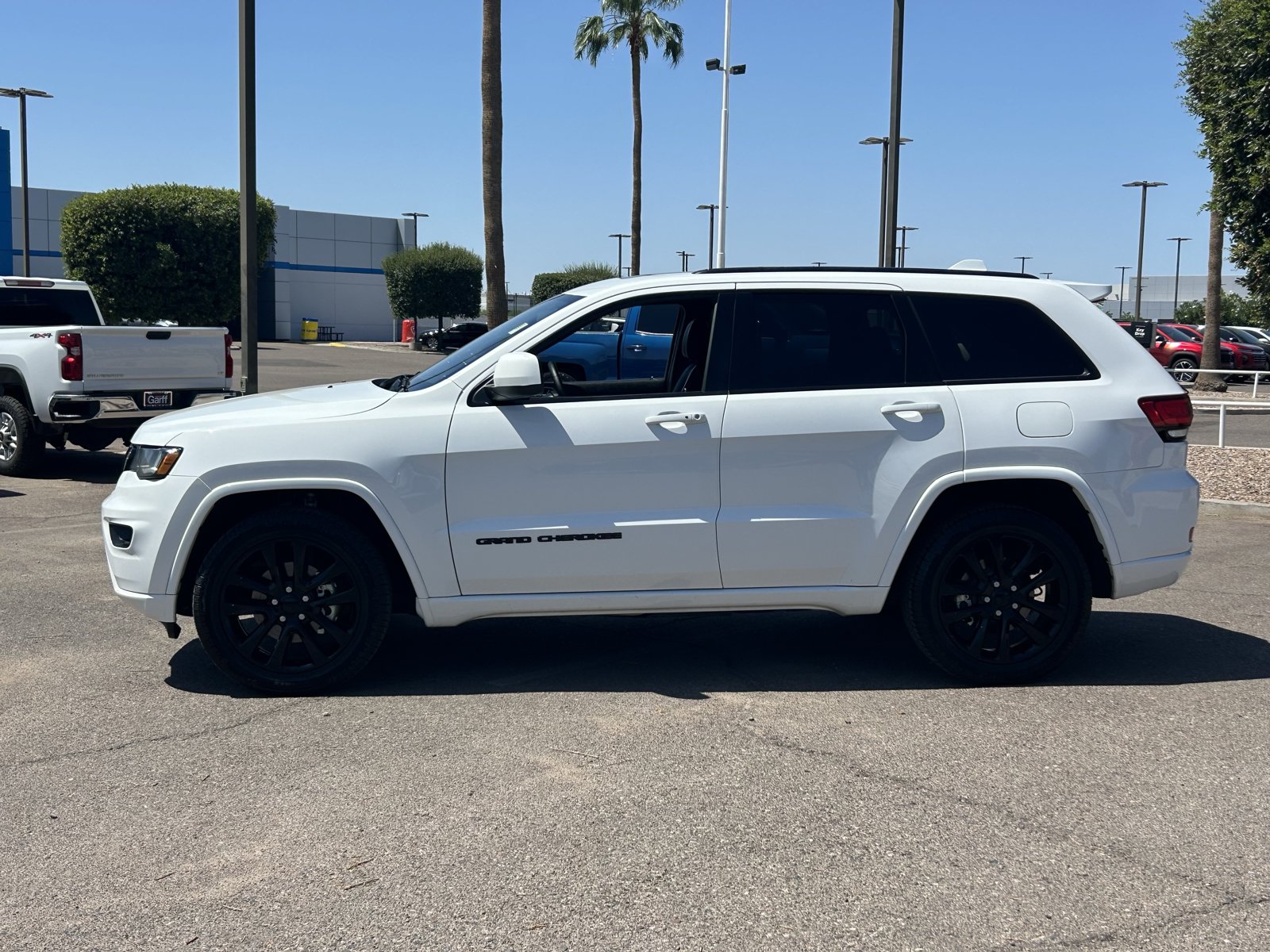 Used 2020 Jeep Grand Cherokee Altitude RWD image 2