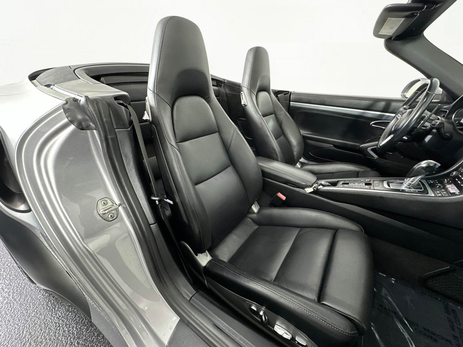 Used 2018 Porsche 911 Turbo w/ Light Design Package image 26