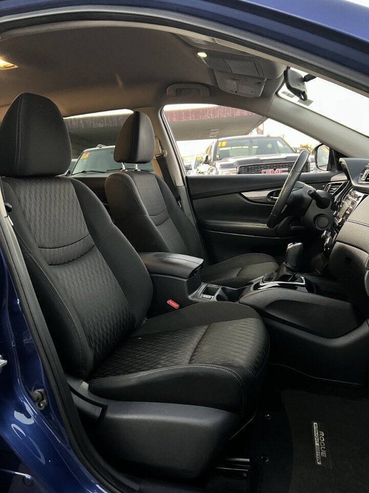 Used 2017 Nissan Rogue SV FWD image 15