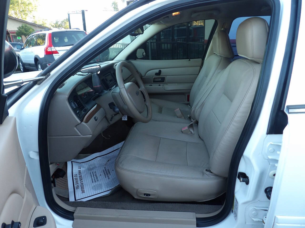 Used 2005 Ford Crown Victoria LX RWD image 7