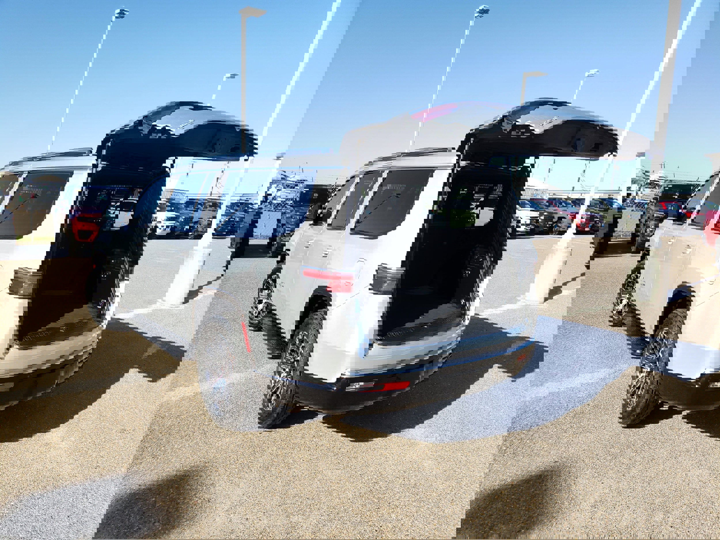 Used 2024 Jeep Wagoneer L Series II w/ Flexible Seating Group image 25