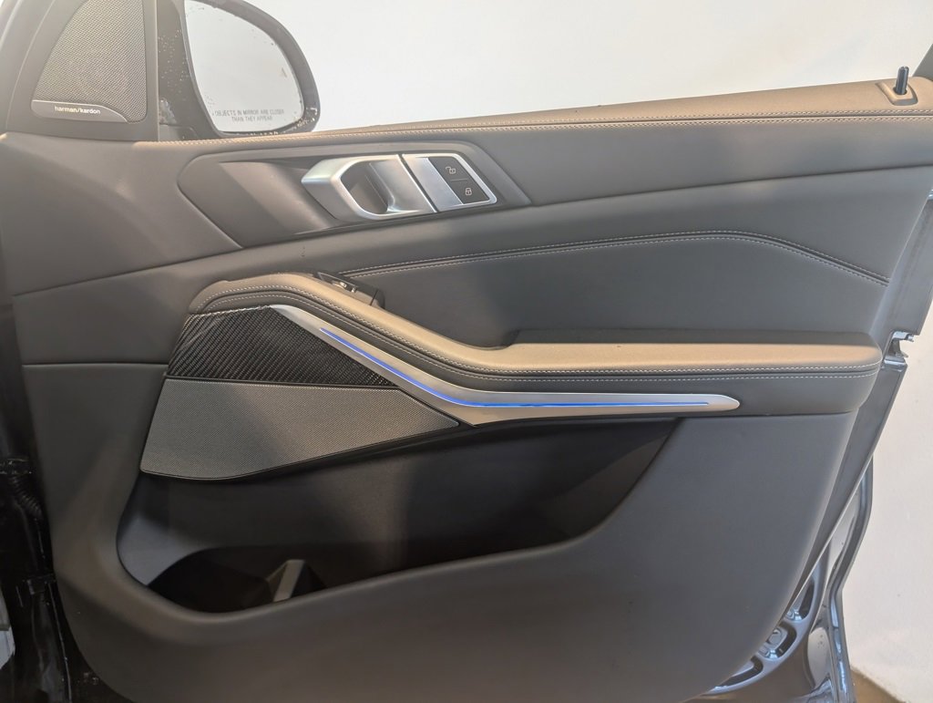 Used 2025 BMW X5 M60i w/ Climate Comfort Package image 31