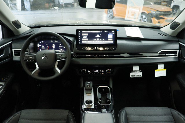 New 2026 Mitsubishi Outlander SE FWD image 19