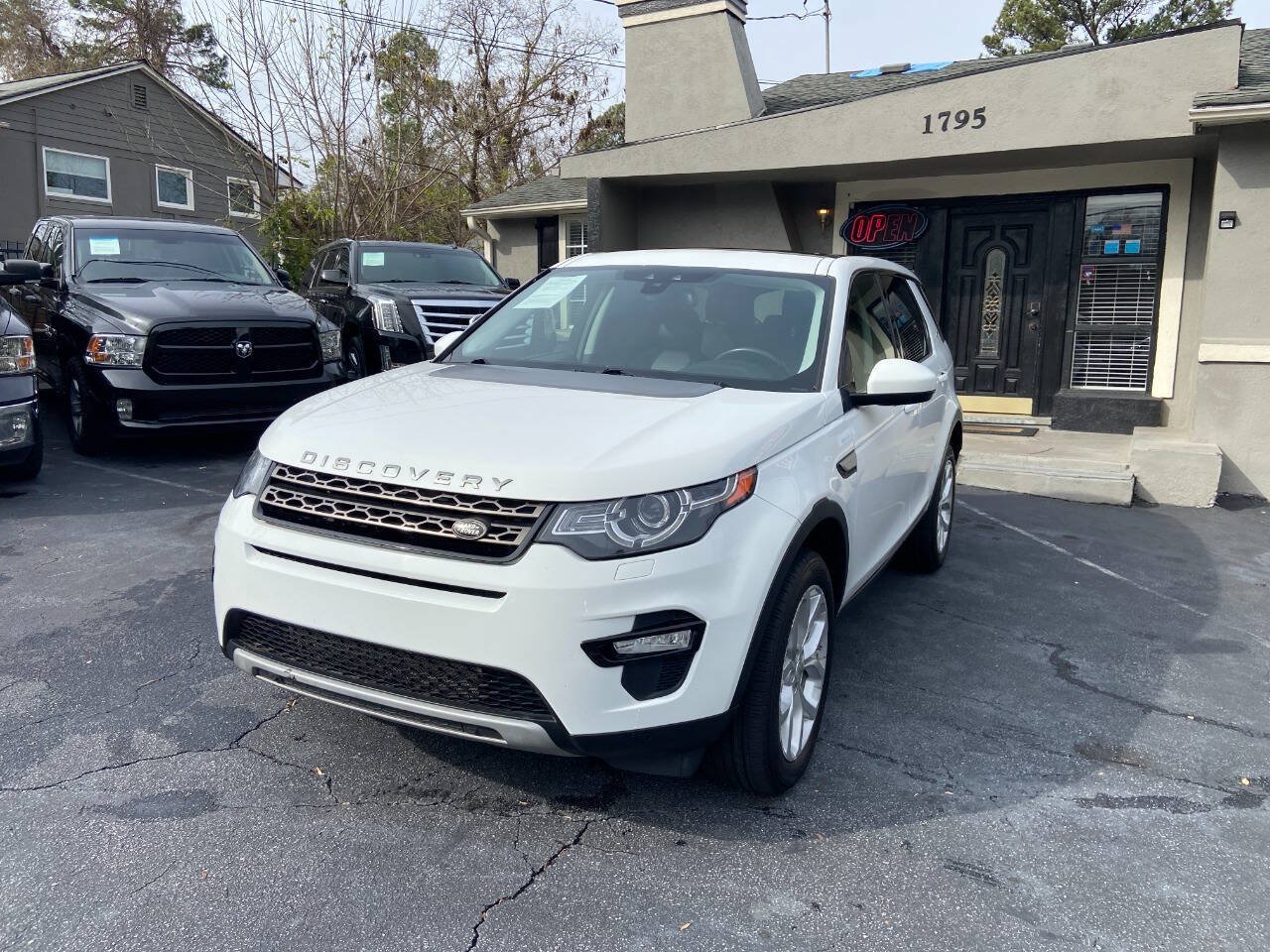 Used 2015 Land Rover Discovery Sport HSE AWD/4WD image 2
