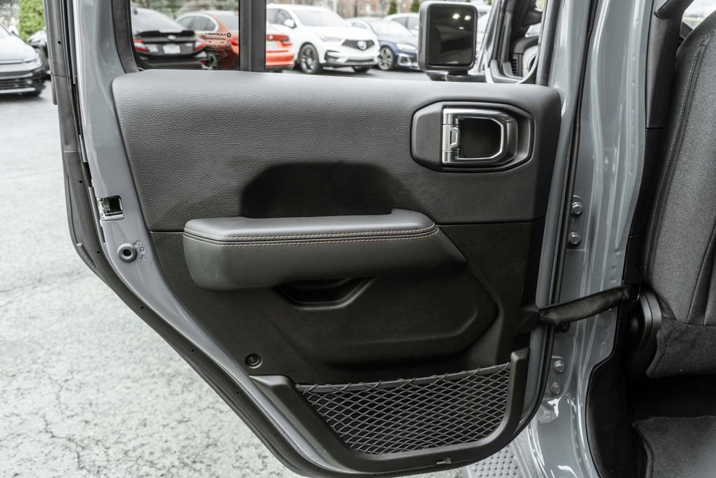 Used 2025 Jeep Wrangler Unlimited Sahara image 34