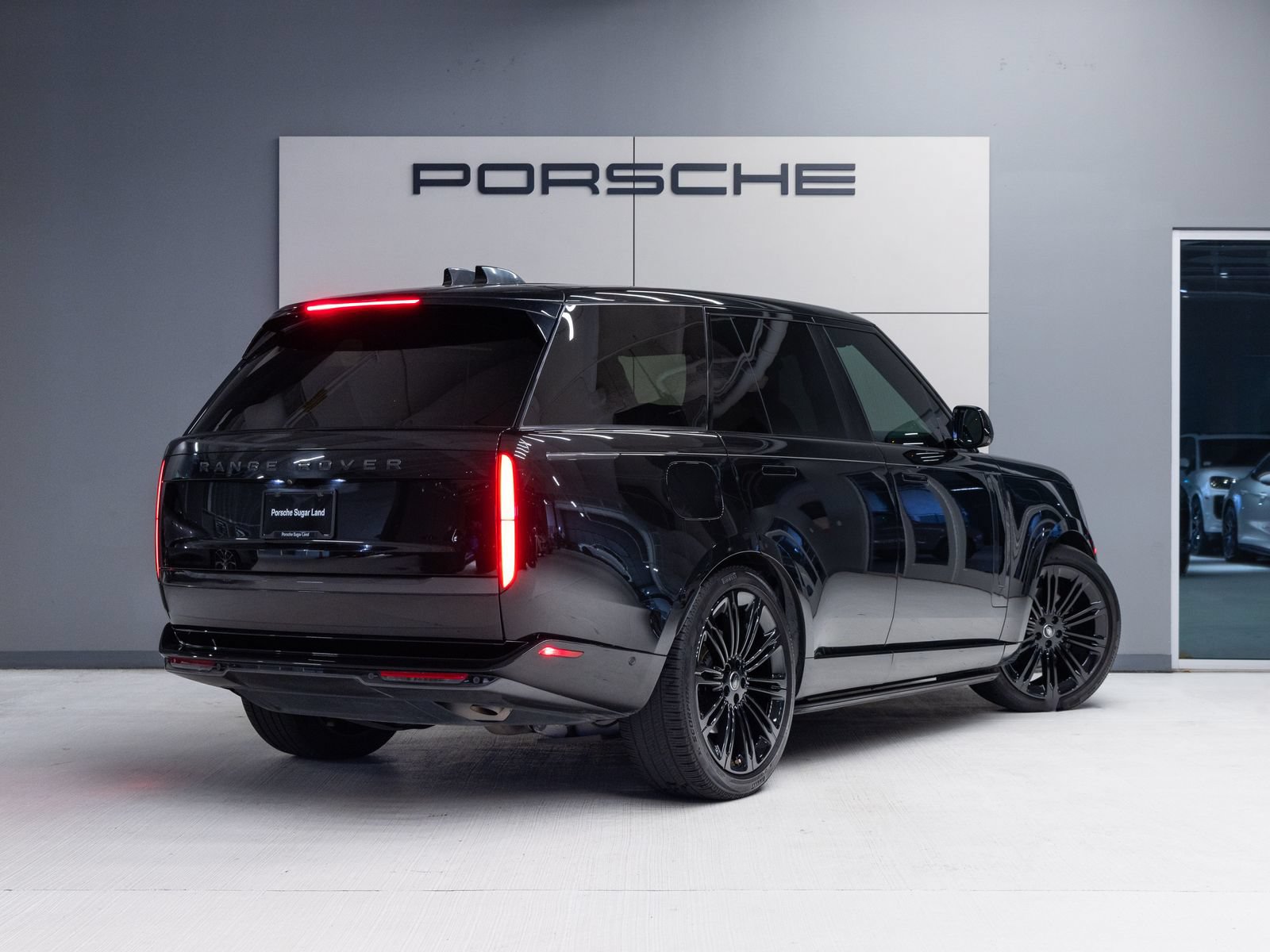 Used 2025 Land Rover Range Rover SE AWD/4WD image 7