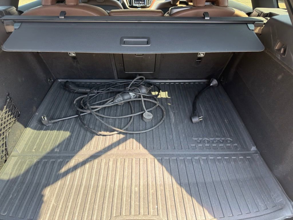 Used 2023 Volvo XC60 T8 Plus image 35
