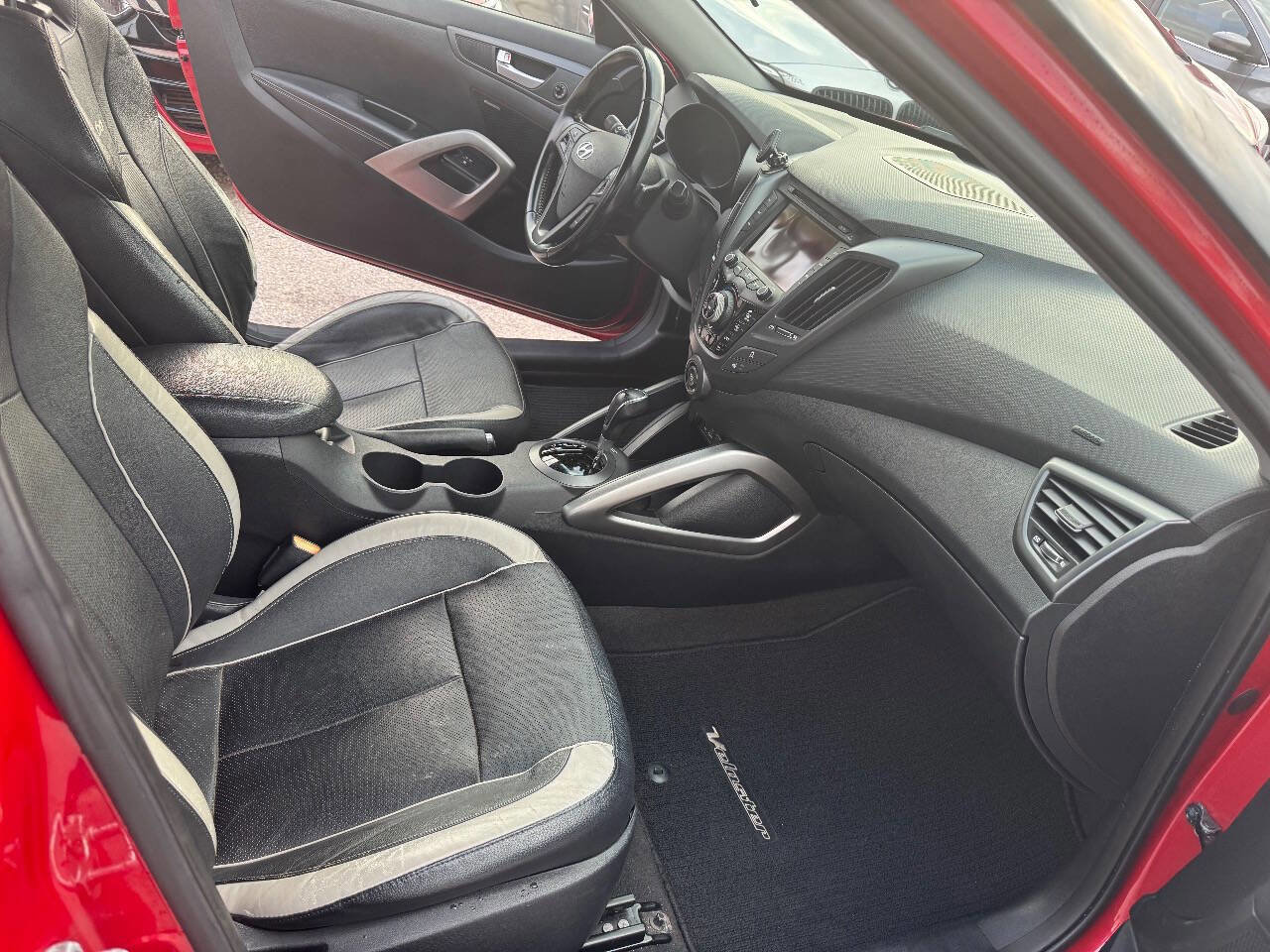 Used 2015 Hyundai Veloster Turbo image 11