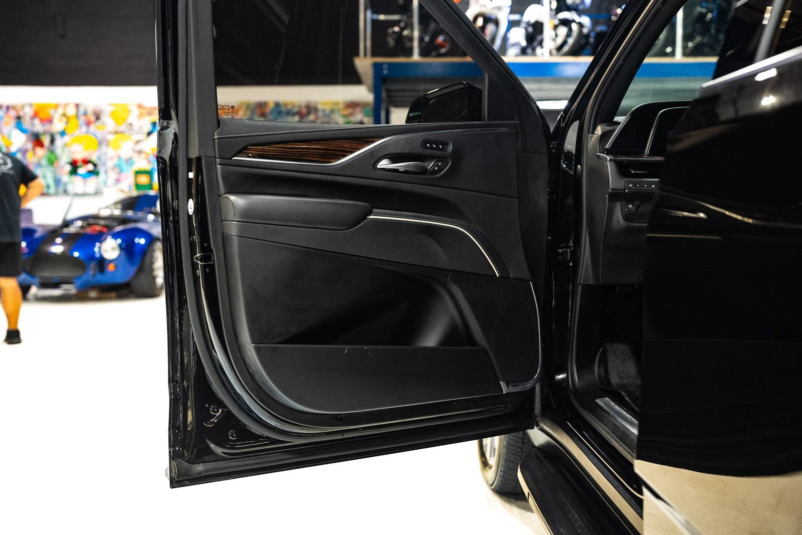 Used 2021 Cadillac Escalade ESV Premium Luxury w/ LPO, Floor Liner Package AWD/4WD image 11
