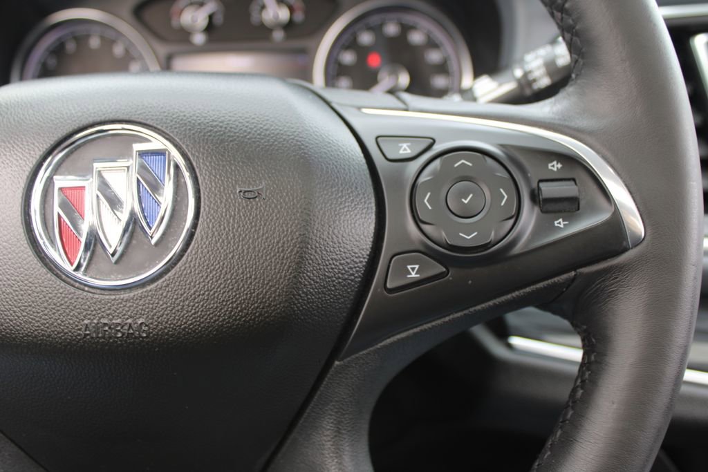 Used 2020 Buick Enclave Essence image 12