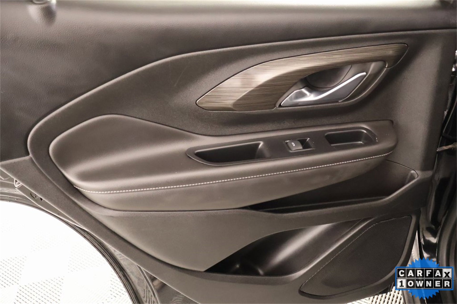 Used 2023 GMC Terrain SLE w/ Elevation Edition image 15