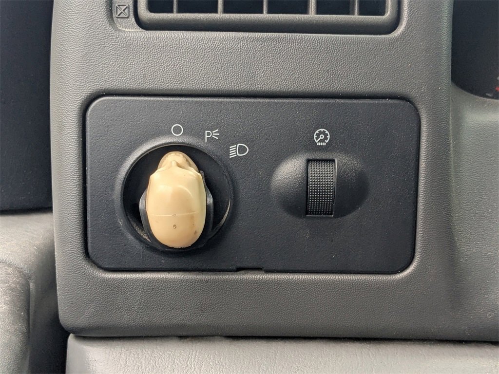 Used 2004 Ford F350 XL image 21