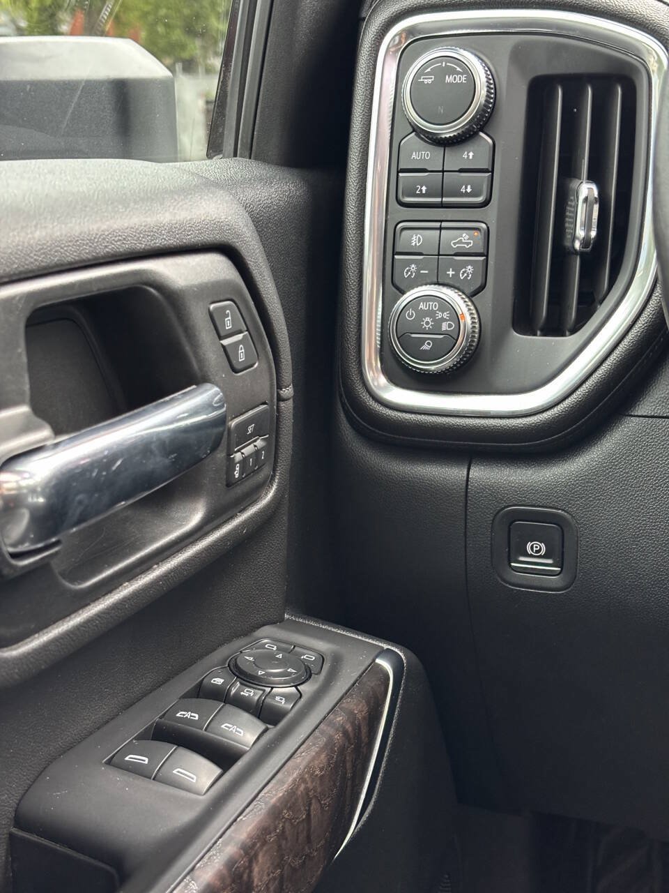 Used 2020 GMC Sierra 2500 Denali w/ Denali Ultimate Package AWD/4WD image 24
