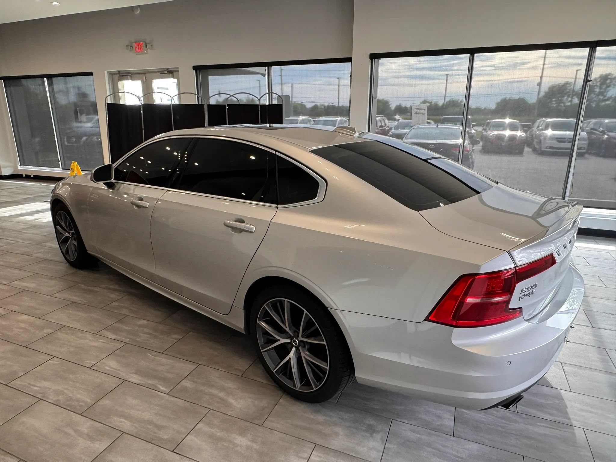 Used 2019 Volvo S90 T5 Momentum FWD image 16