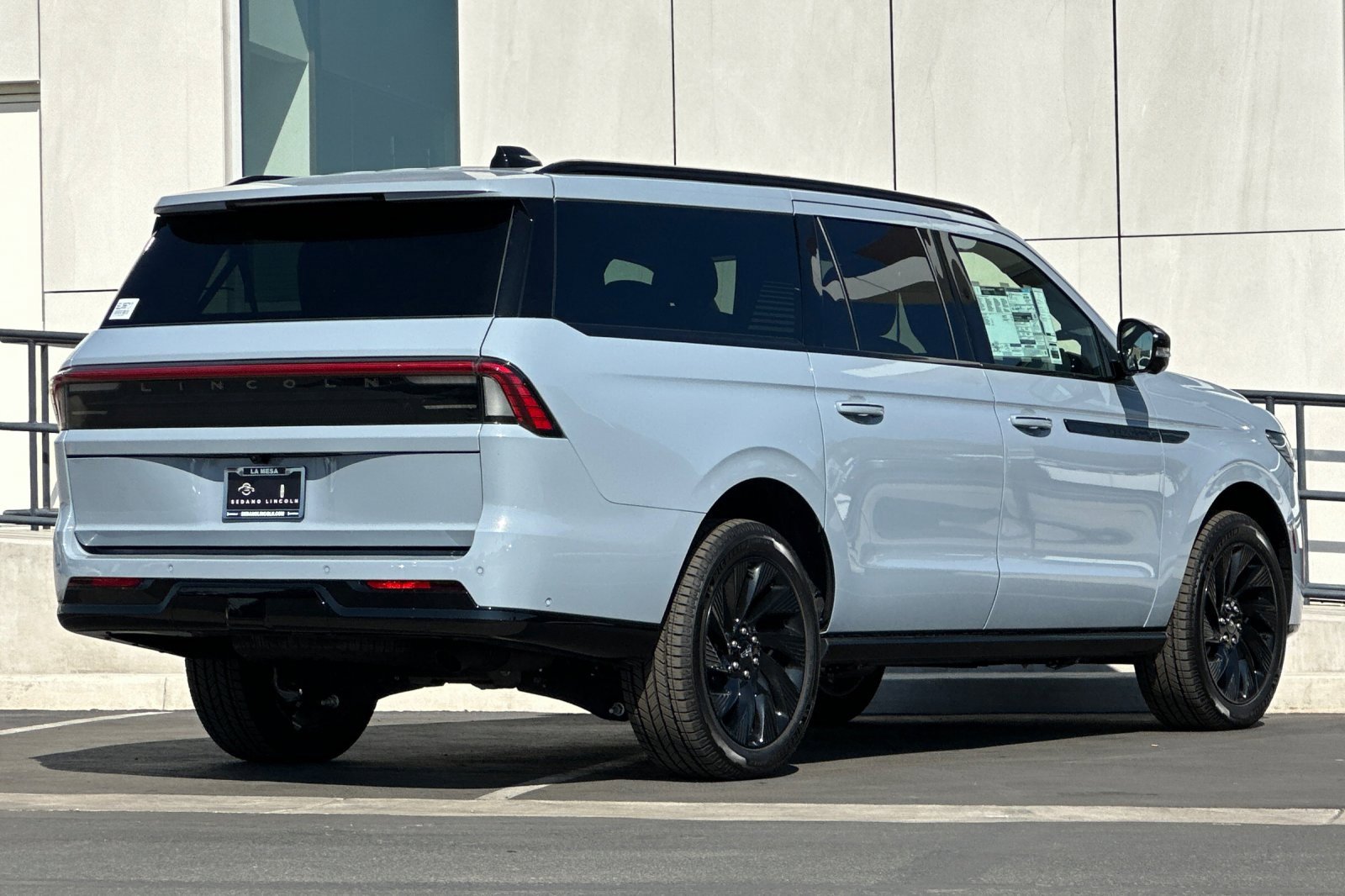 New 2025 Lincoln Navigator L Reserve w/ Jet Appearance Package image 3