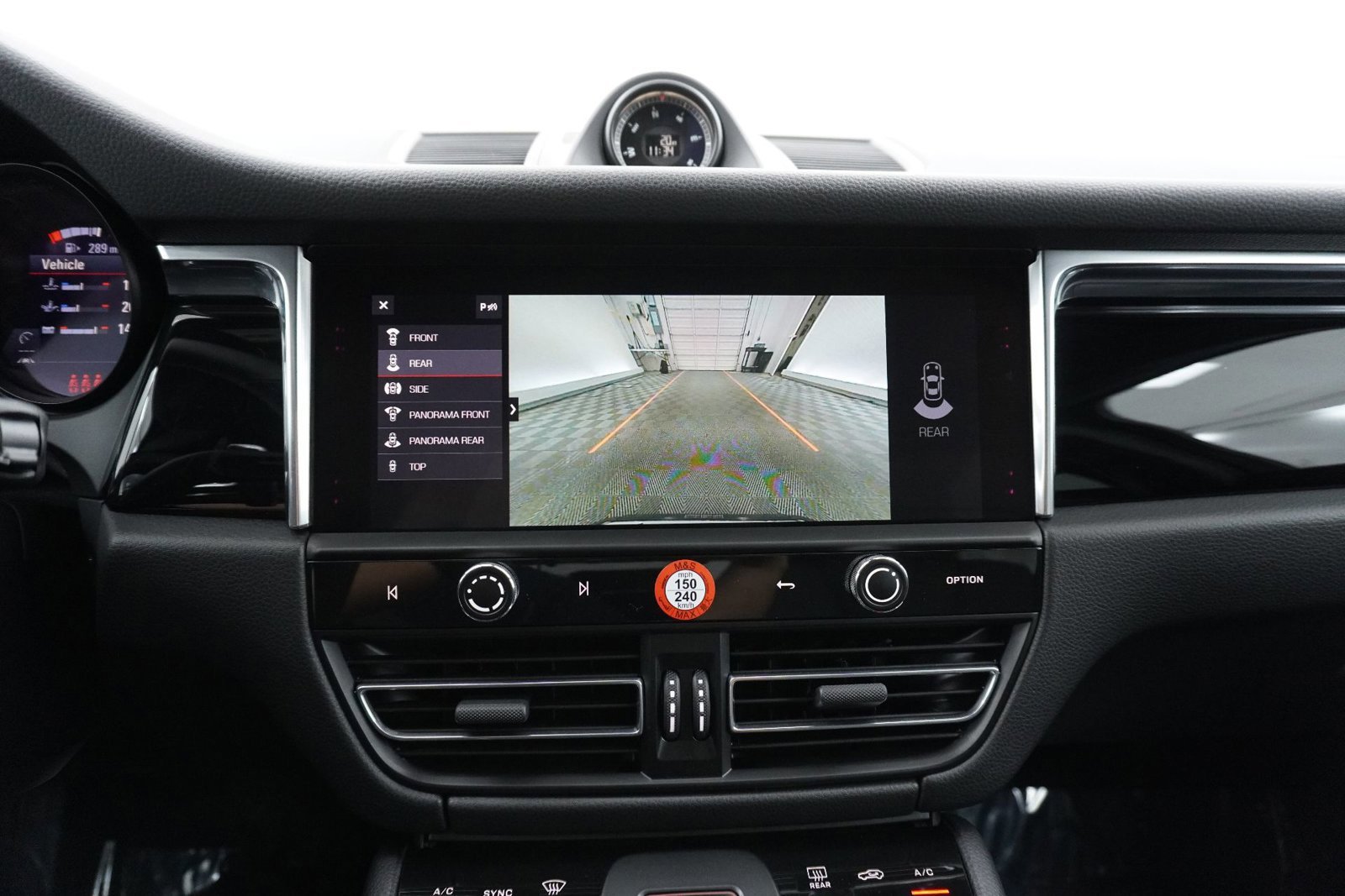Certified 2025 Porsche Macan AWD/4WD image 25