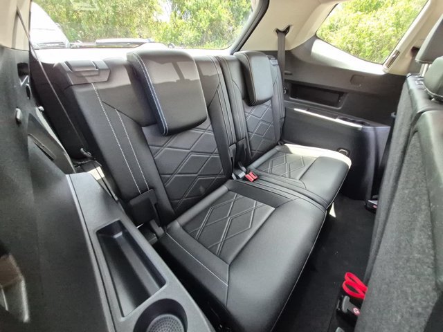 Used 2025 Volkswagen Atlas SE FWD image 29