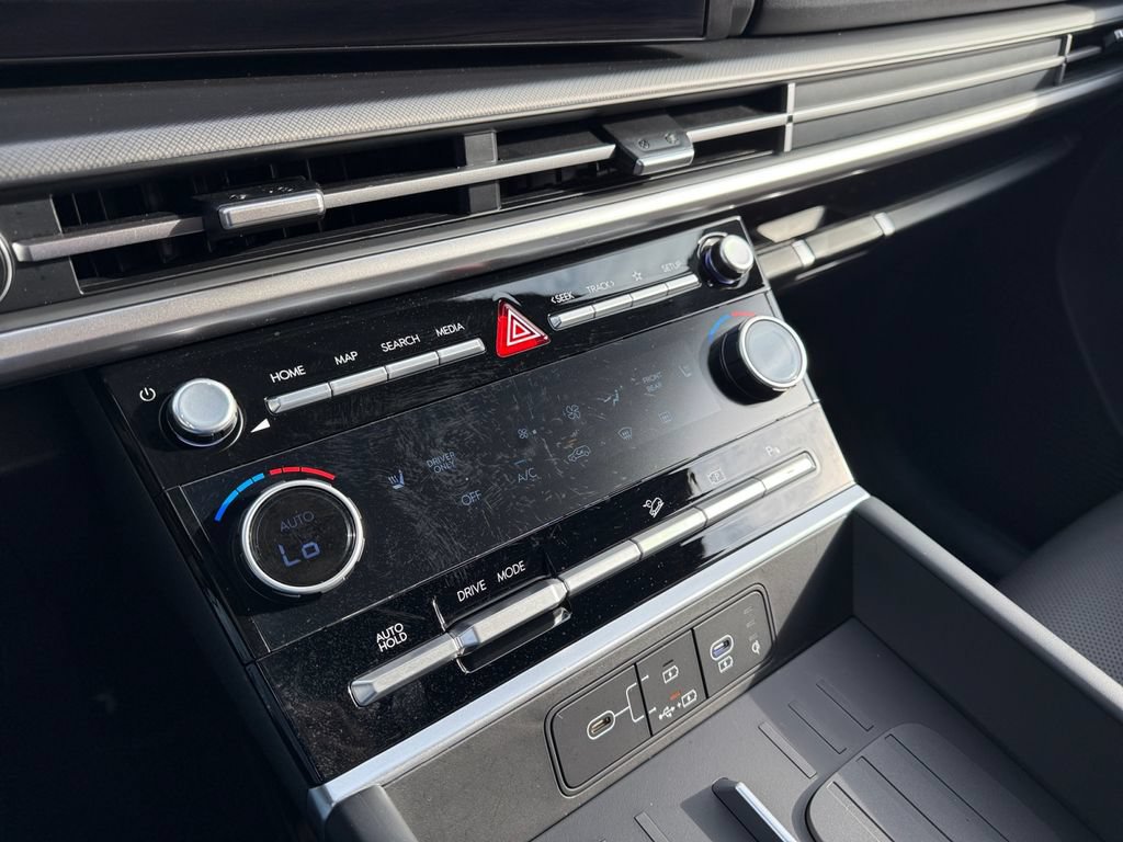 Used 2026 Hyundai Santa Fe SEL FWD image 19