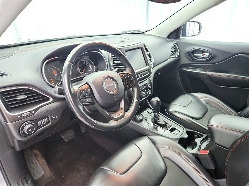 Used 2019 Jeep Cherokee Trailhawk w/ Comfort & Convenience Group image 10