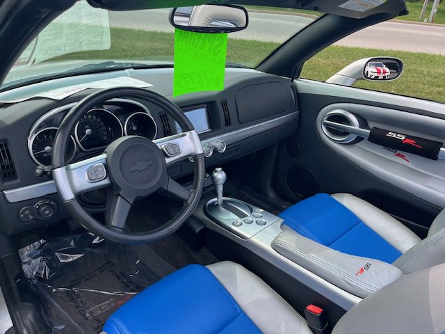 Used 2004 Chevrolet SSR w/ Preferred Equipment Group image 10
