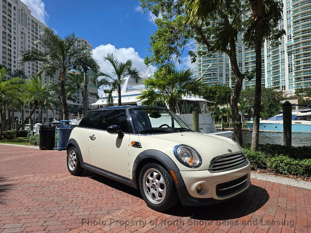 Used 2012 MINI Cooper Hardtop image 2