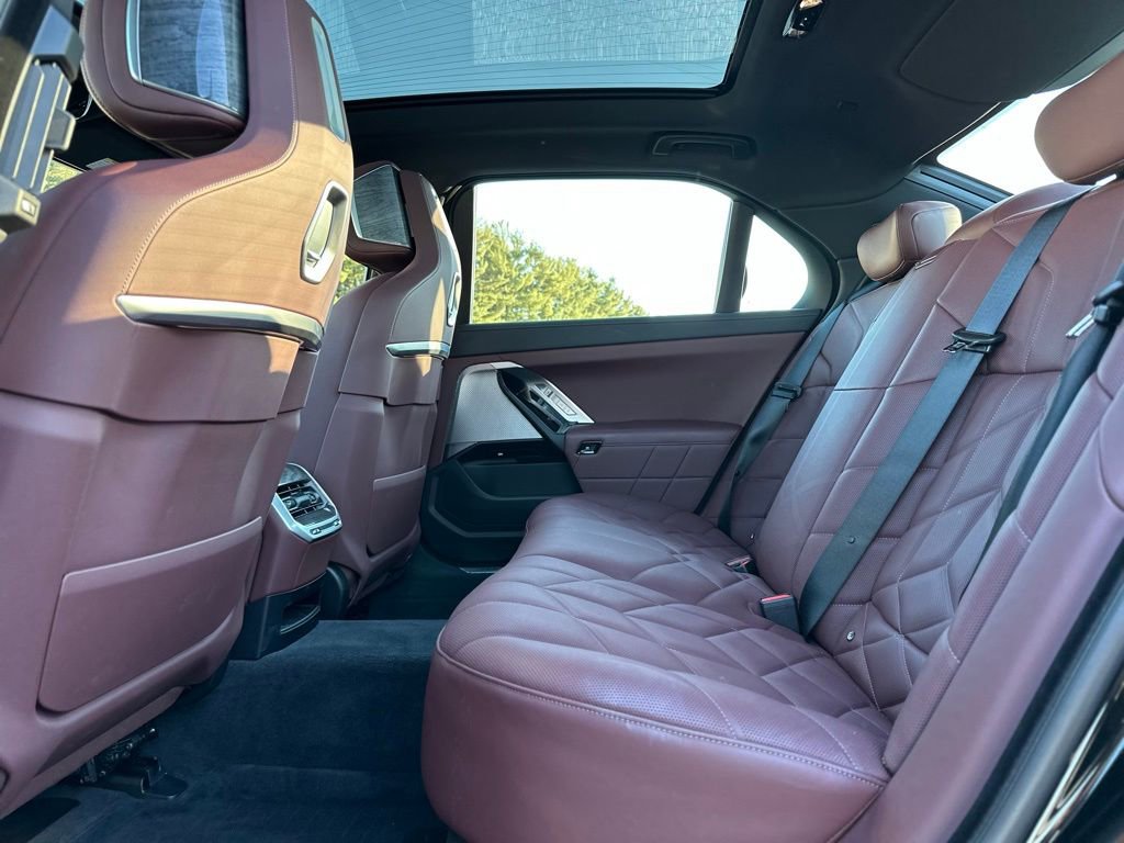 Certified 2023 BMW 760i xDrive image 23