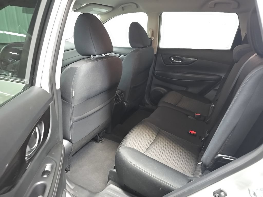 Used 2018 Nissan Rogue SV AWD/4WD image 31