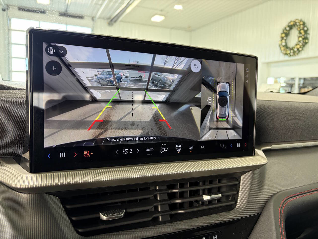 Used 2025 Ford Explorer ST-Line w/ ST-Line Street Pack image 14