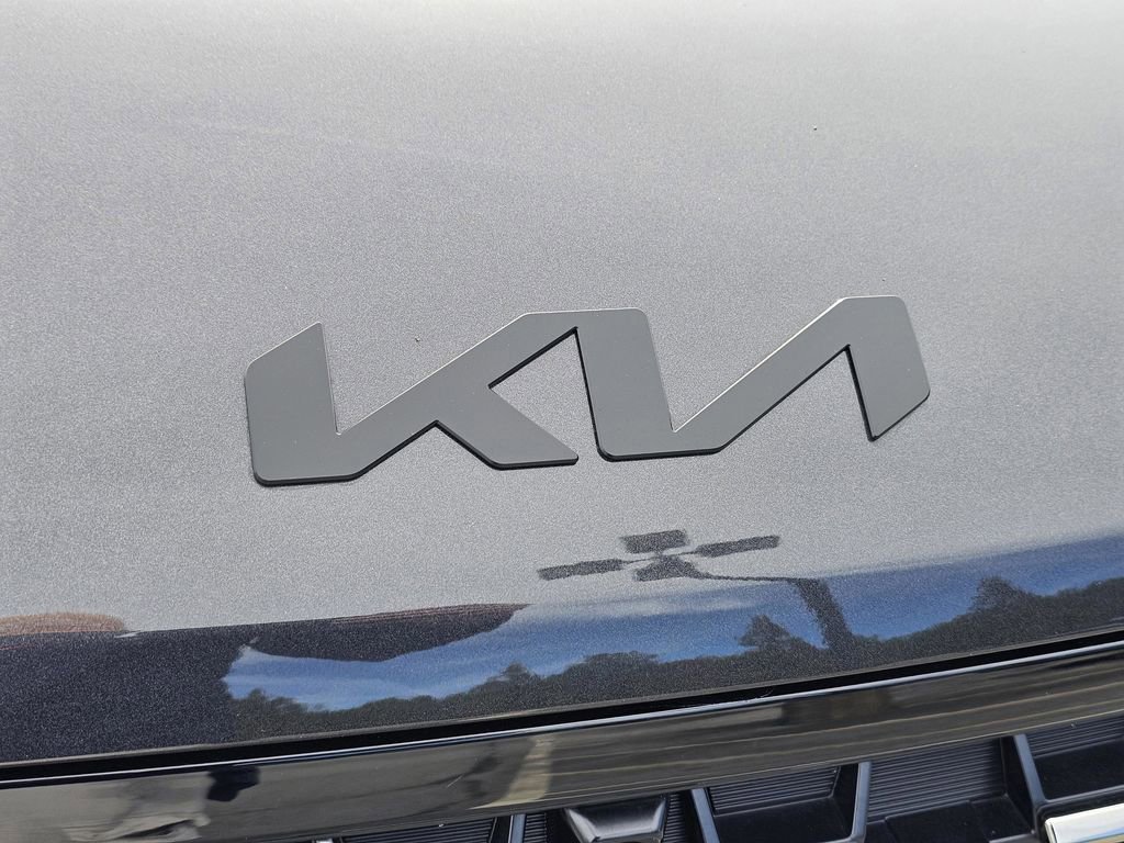 Certified 2026 Kia Carnival SX w/ SX Dark Edition Package image 3