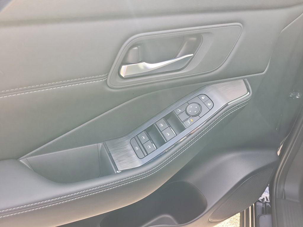 New 2026 Nissan Rogue SV FWD image 17