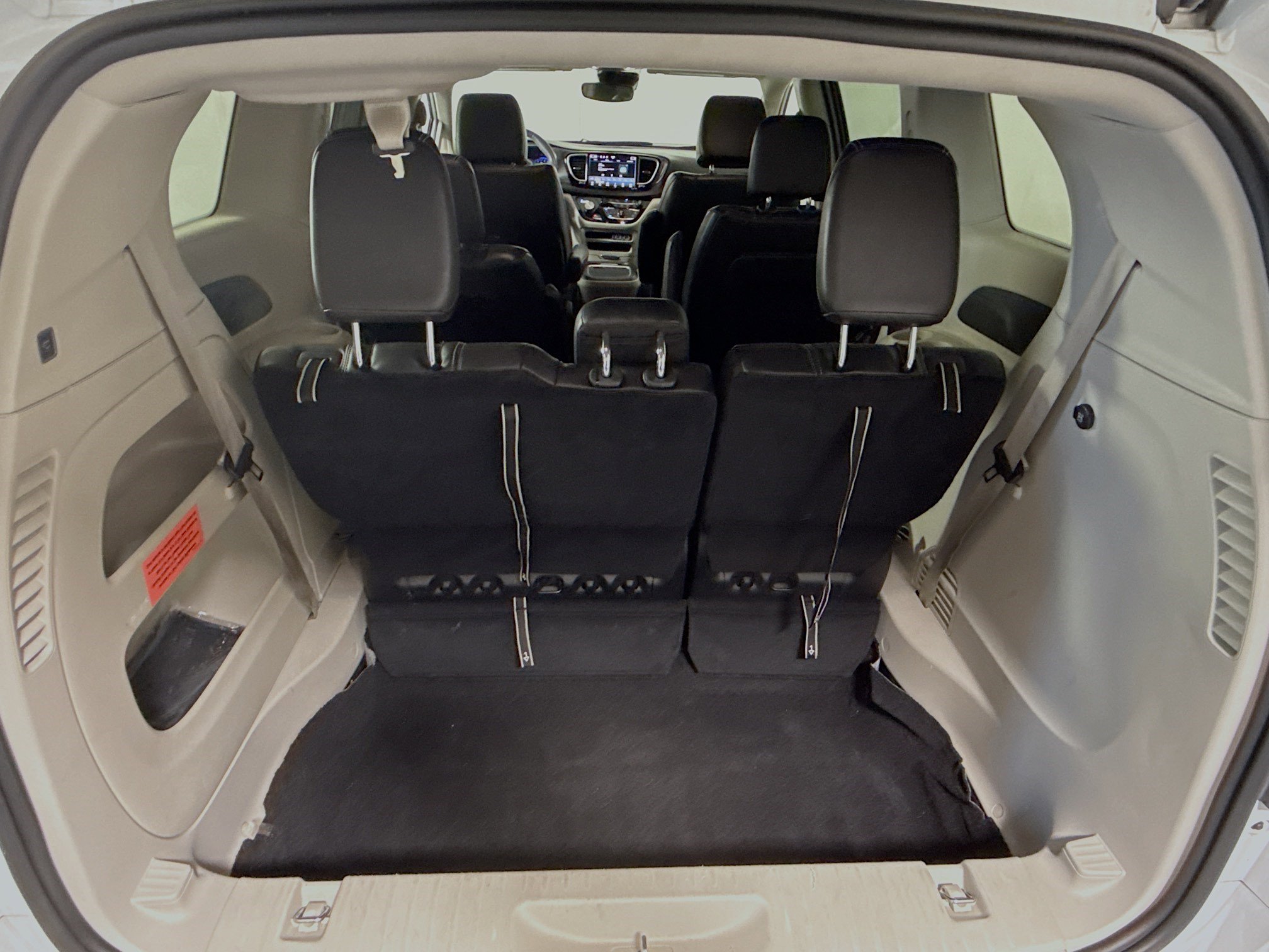 Used 2023 Chrysler Pacifica Touring-L image 35