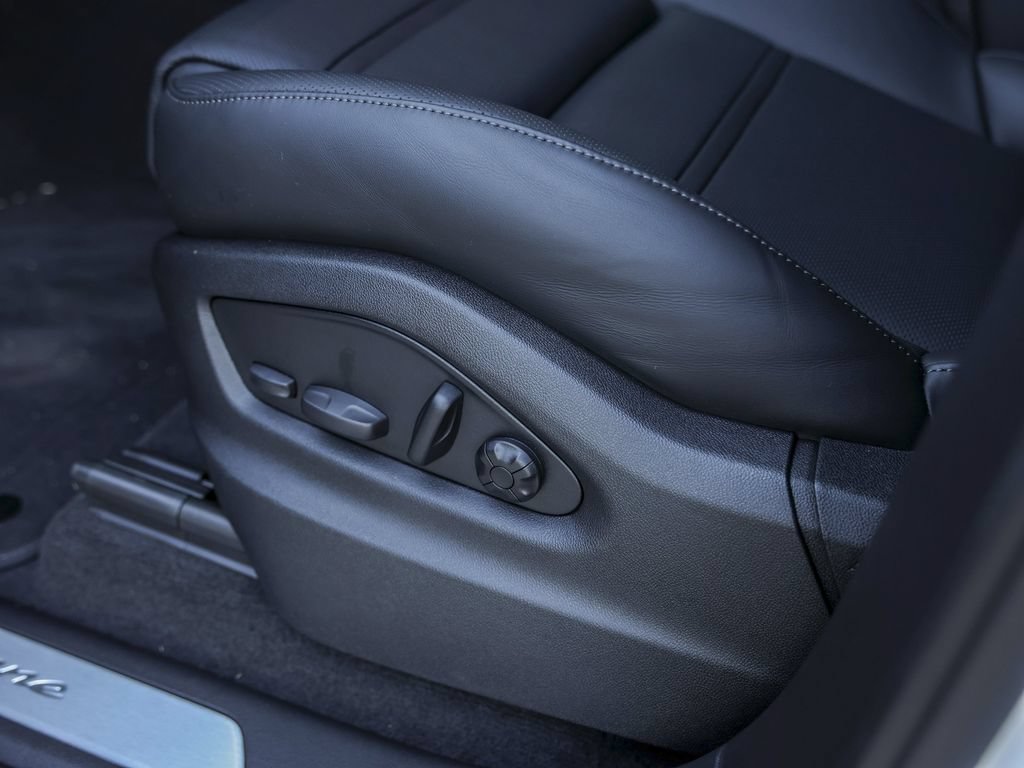 Certified 2026 Porsche Cayenne Coupe AWD/4WD image 16