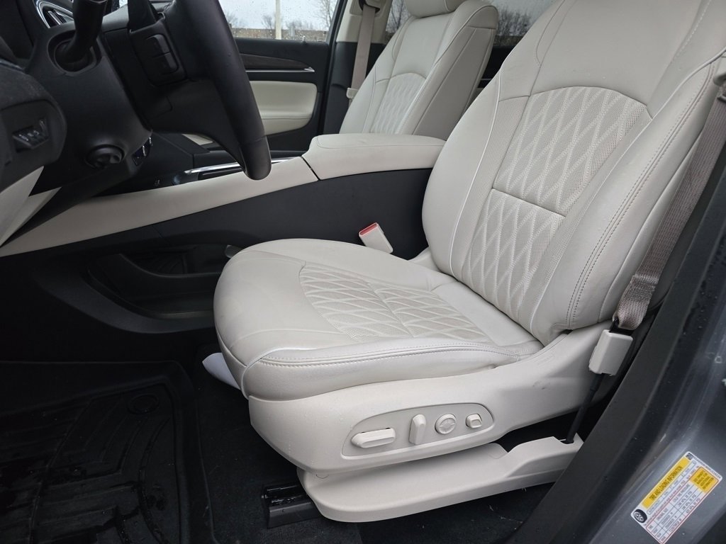 Used 2024 Buick Enclave Avenir image 38