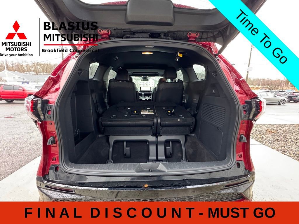 Used 2025 Toyota Sienna XSE w/ XSE Plus Package FWD image 37