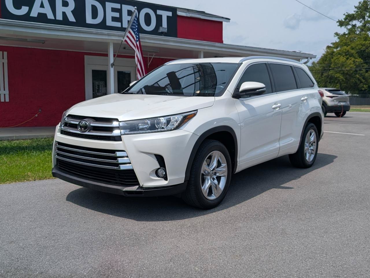 Used 2018 Toyota Highlander Limited FWD image 2