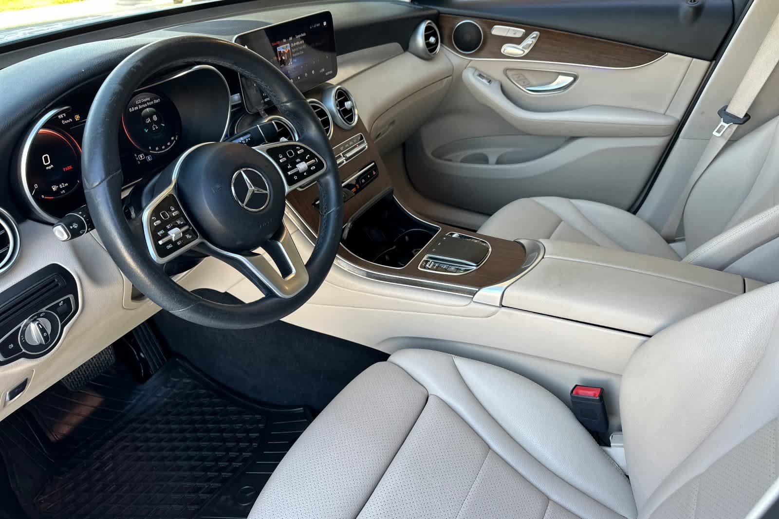 Used 2022 Mercedes-Benz GLC 300 4MATIC image 9