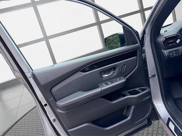 Used 2025 Honda Pilot TrailSport image 41