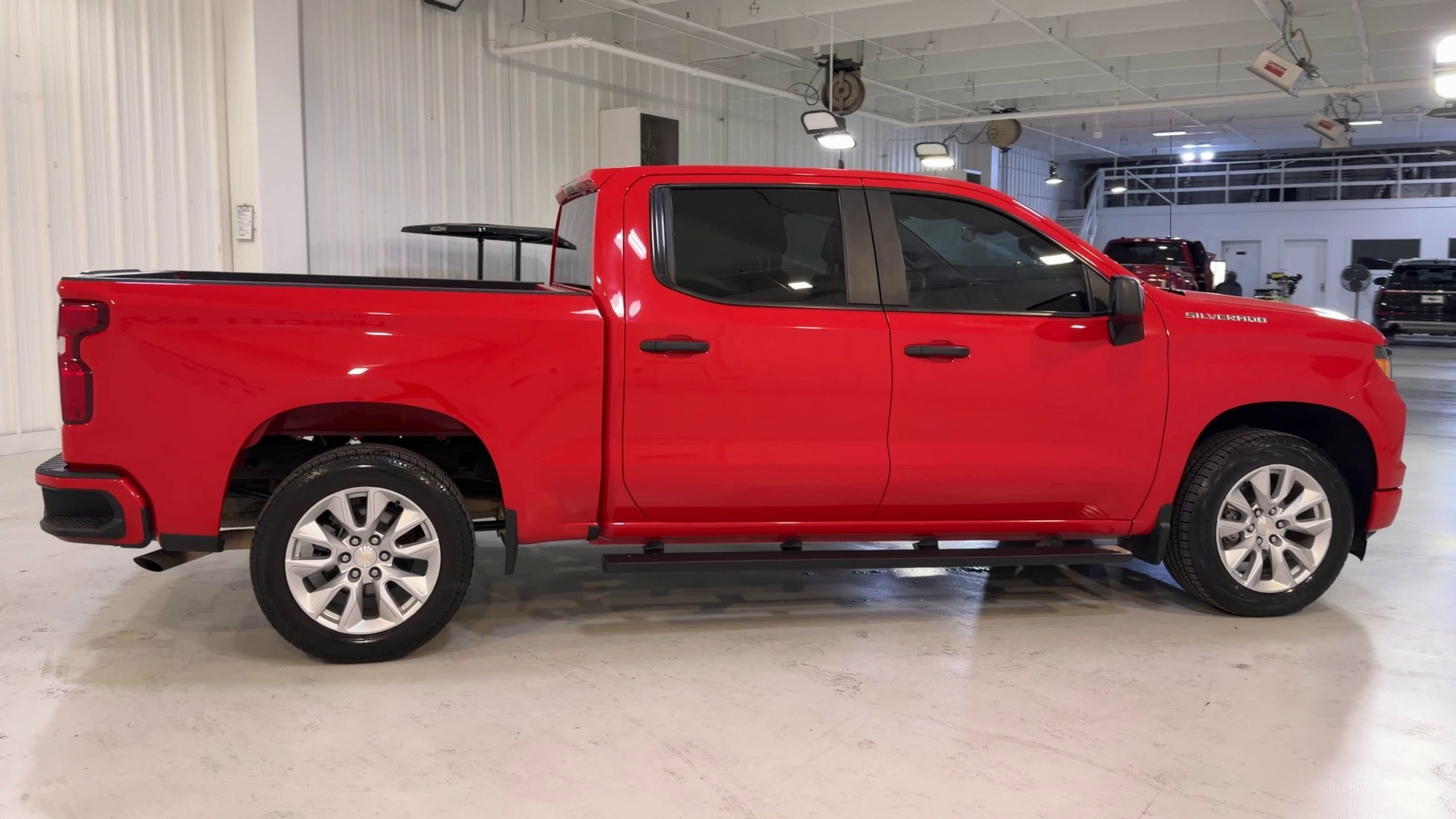 Used 2022 Chevrolet Silverado 1500 Custom image 2
