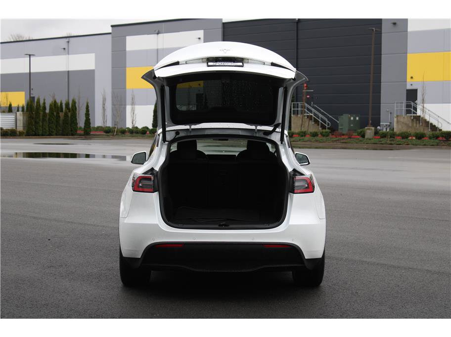 Used 2020 Tesla Model Y Long Range image 31