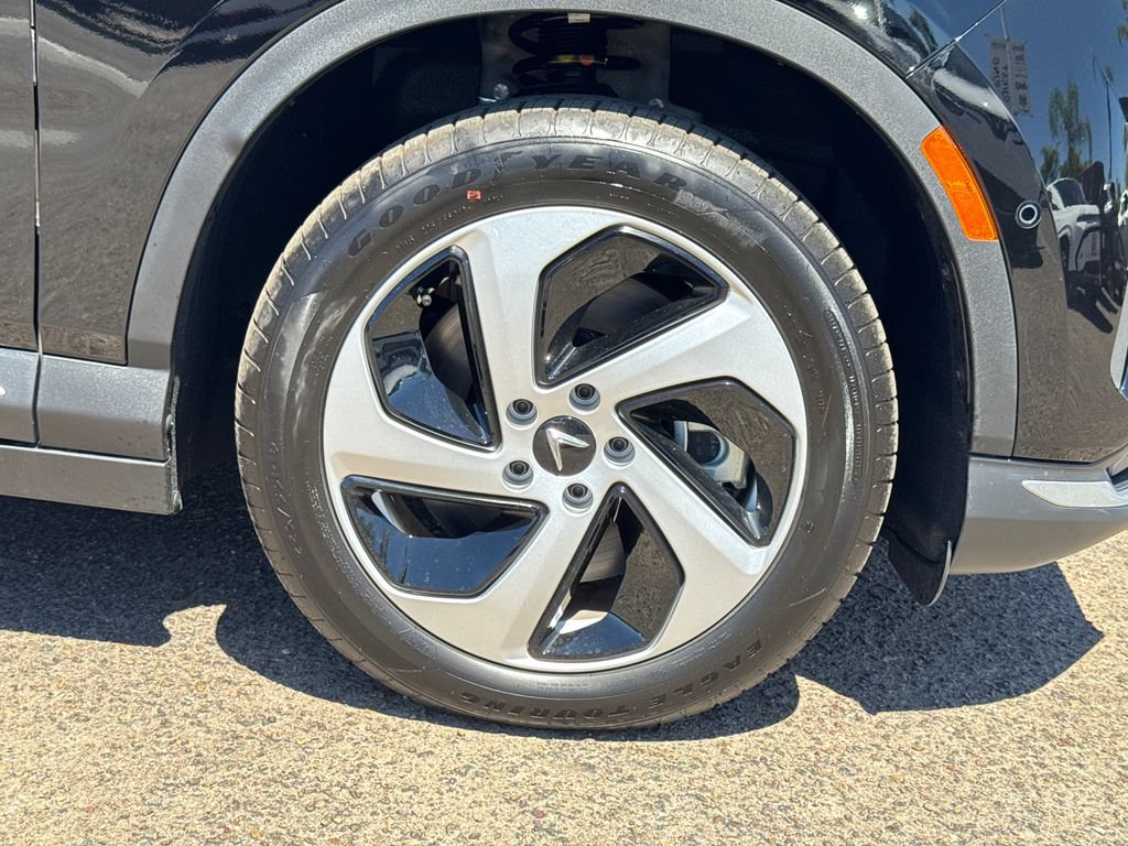 New 2027 VinFast VF 8 Eco AWD/4WD image 7