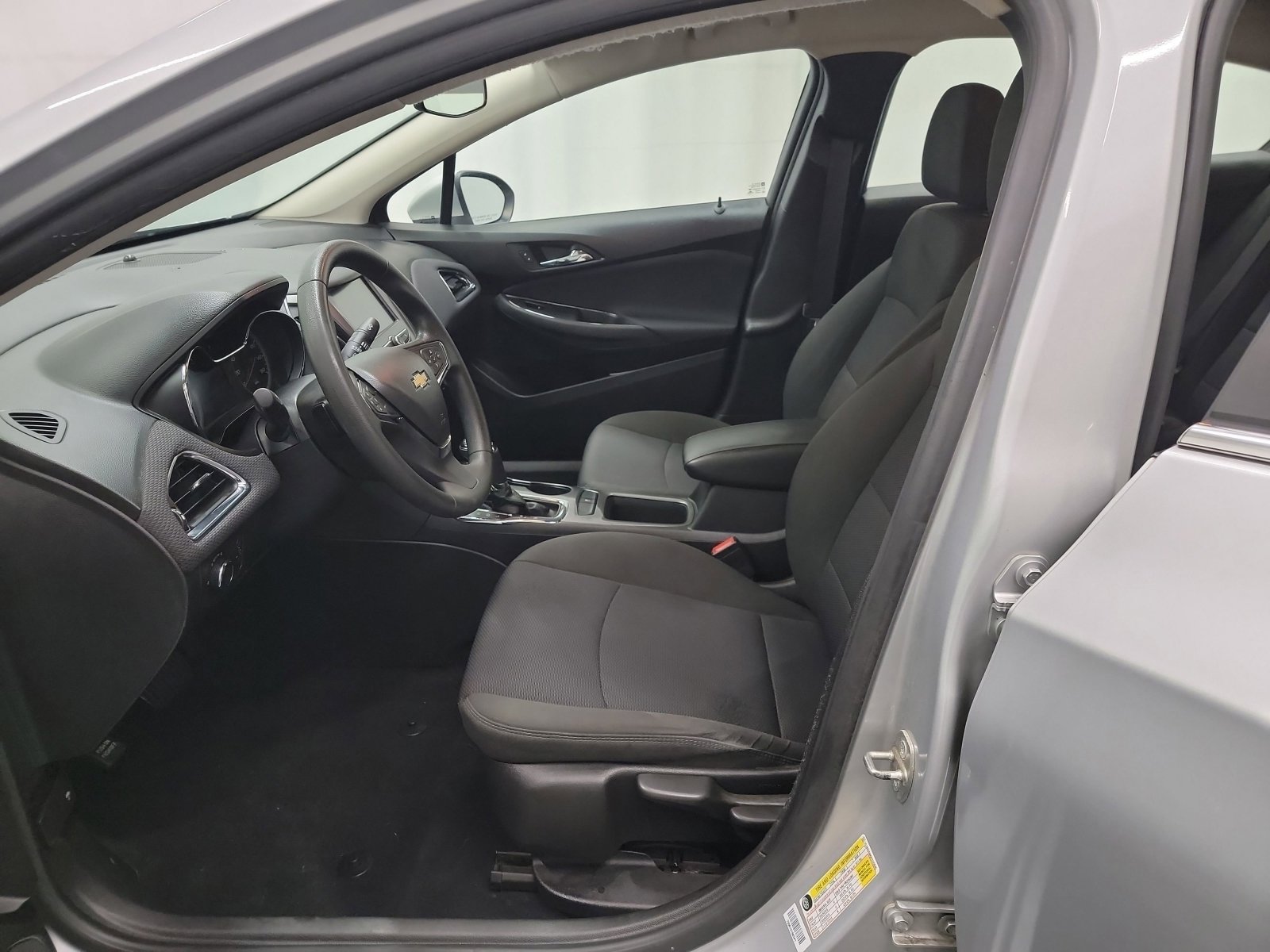 Used 2017 Chevrolet Cruze LT image 12