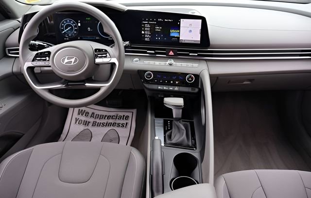 Used 2024 Hyundai Elantra SEL FWD image 11