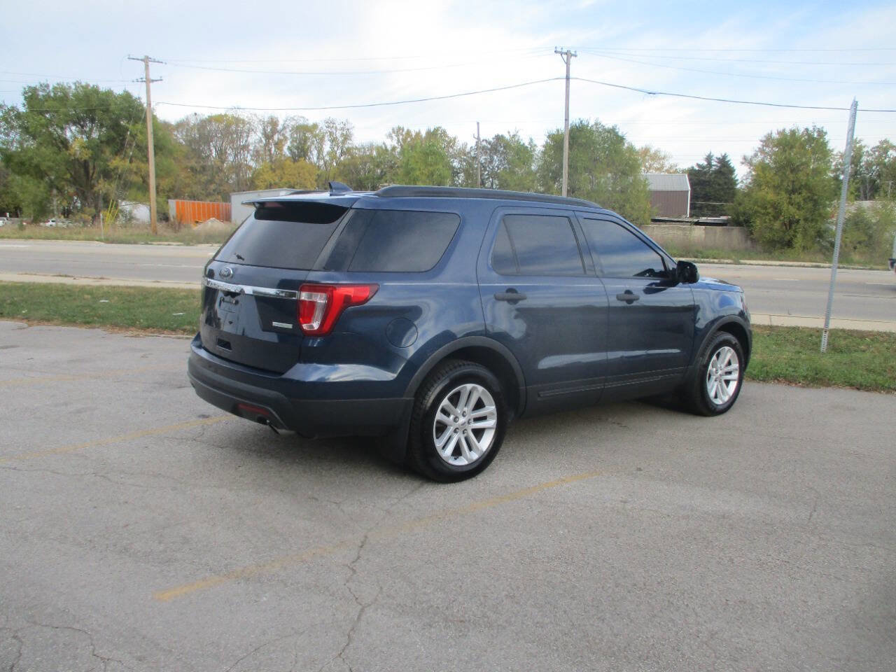 Used 2016 Ford Explorer FWD image 3