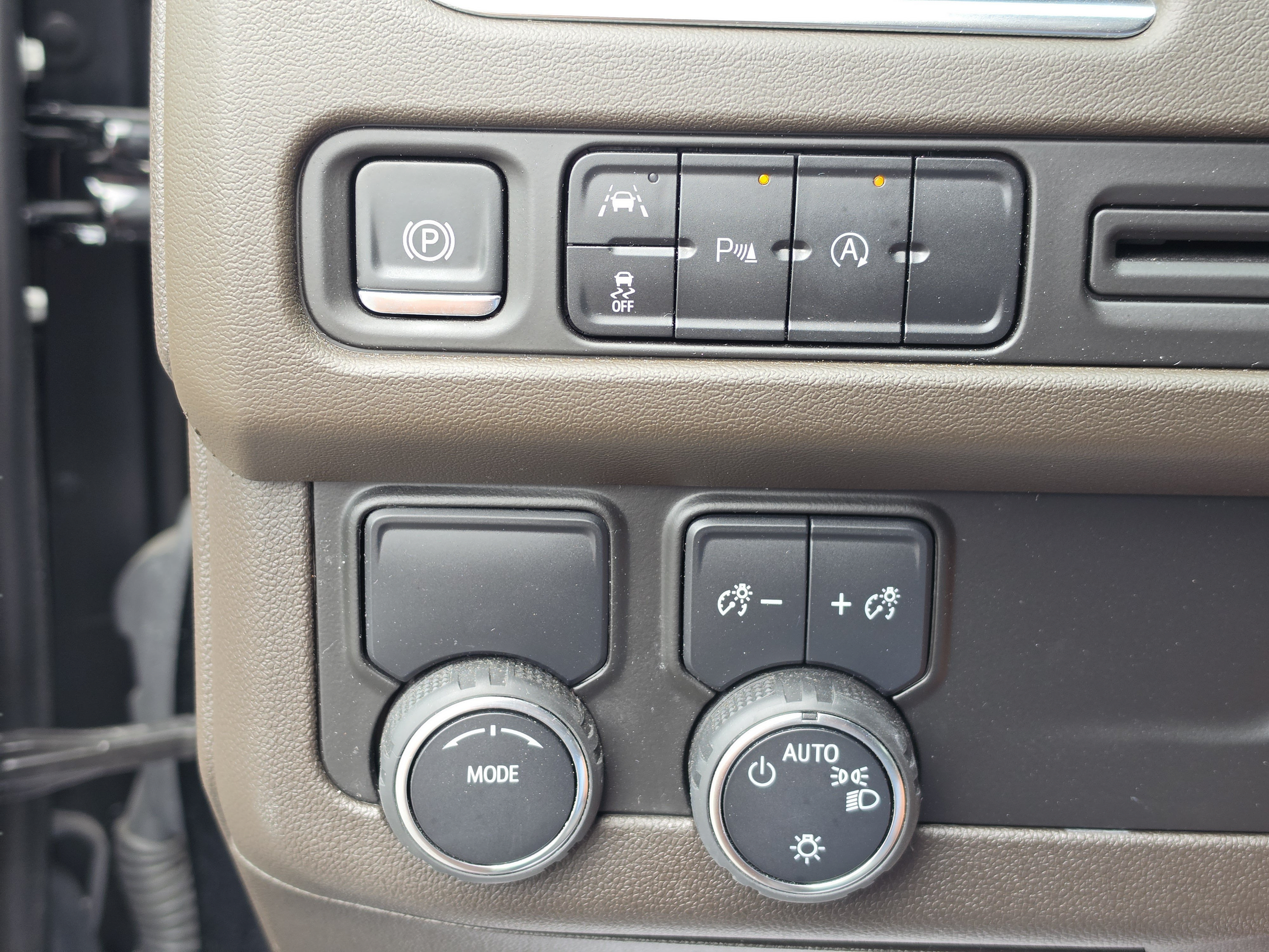 Used 2024 Chevrolet Suburban LT RWD image 30