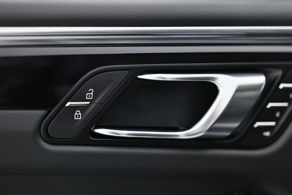 New 2026 Porsche Macan Turbo AWD/4WD image 20