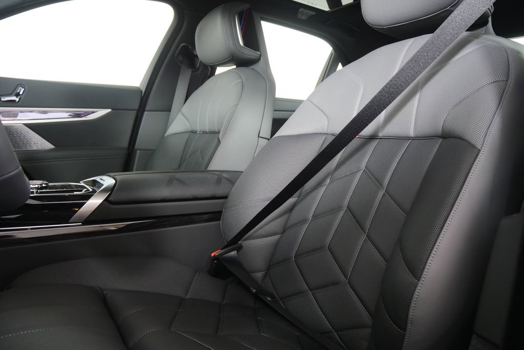 New 2026 BMW 750e xDrive w/ Executive Package AWD/4WD image 10