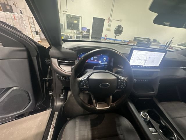 Certified 2025 Ford Explorer ST-Line w/ ST-Line Street Pack AWD/4WD image 15
