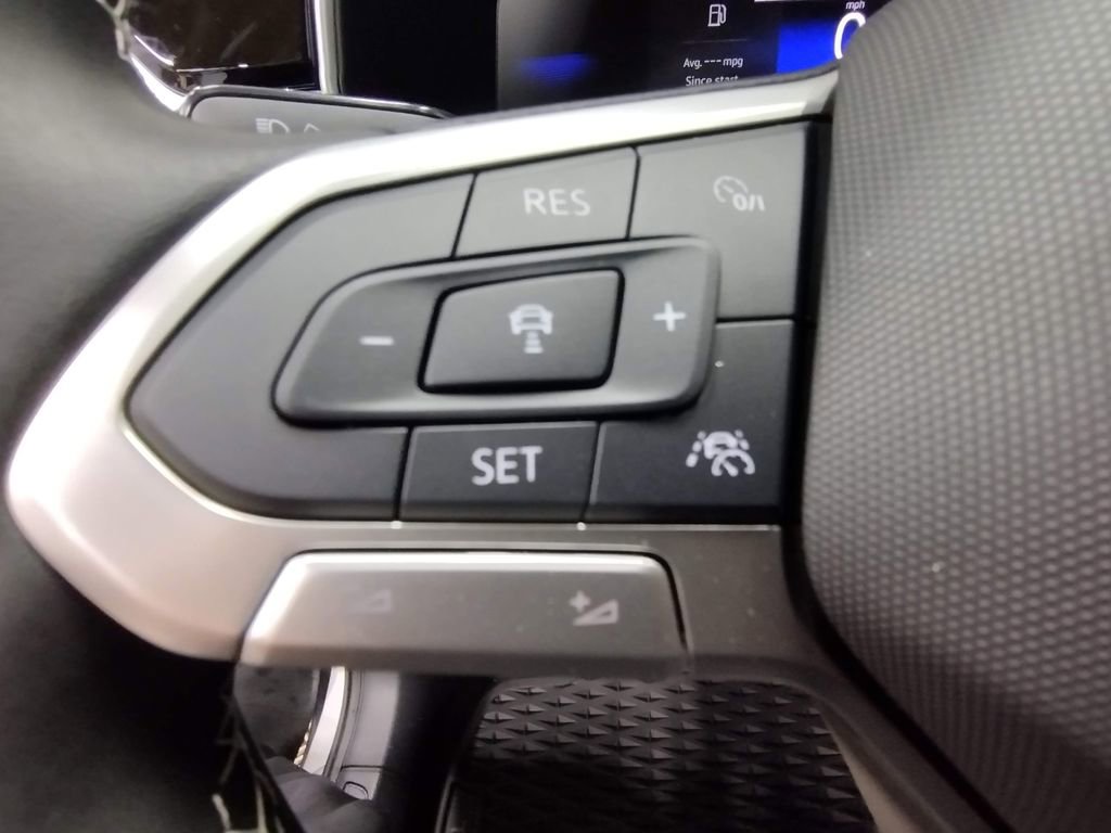 Used 2025 Volkswagen Taos SE image 26