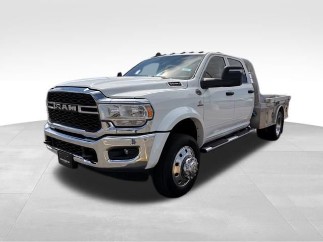 Used 2024 RAM 5500 Tradesman w/ Chrome Appearance Group AWD/4WD image 2